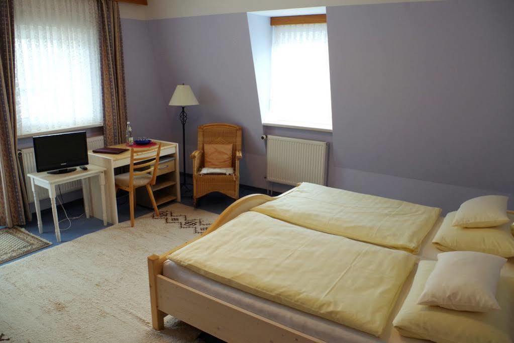 Pension Zum Loewen, Parkplatz, Fruehstueck, Wlan, Zentral باد ستيبين المظهر الخارجي الصورة